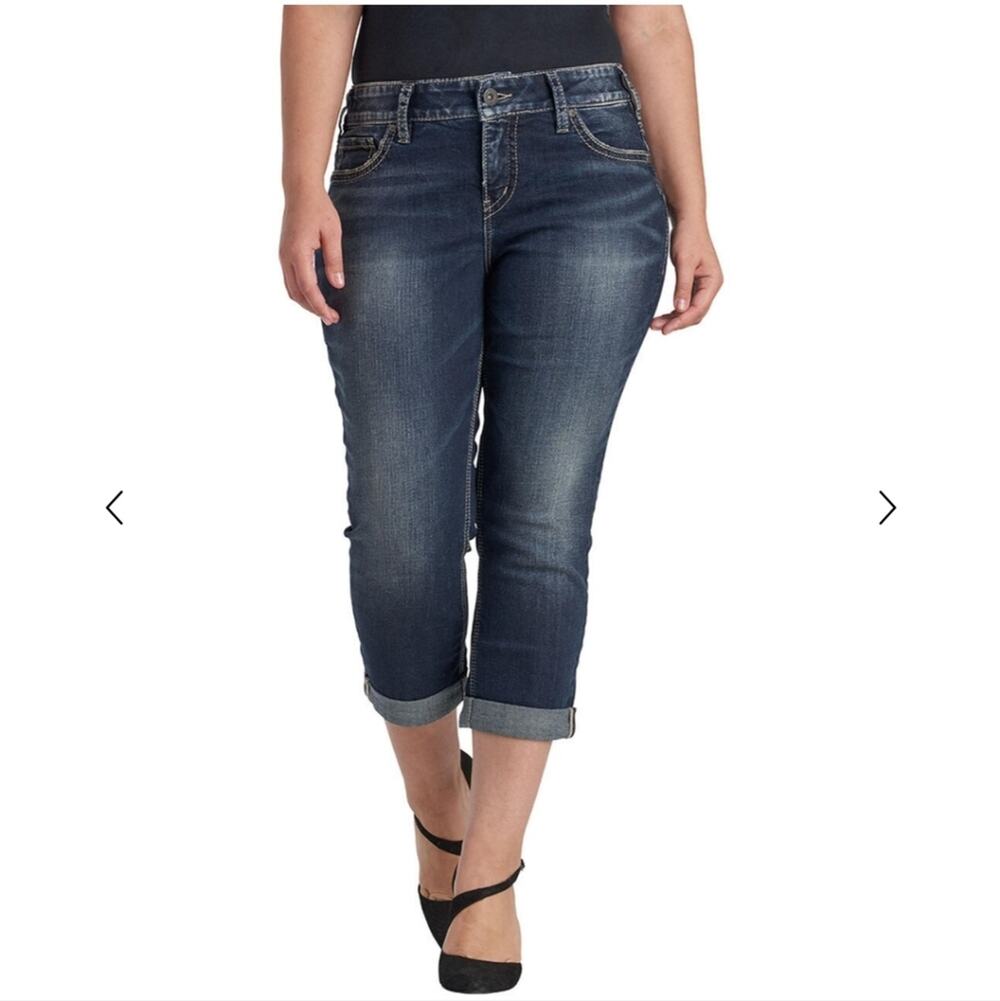 Silver Elyse Dark Wash Capri Jeans Size 29